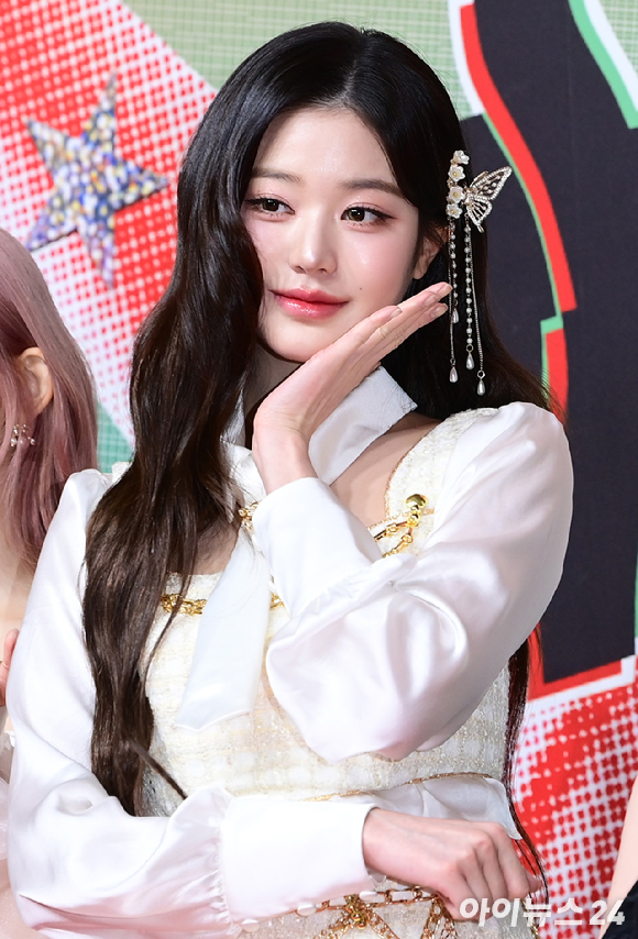 그룹 아이브 장원영이 지난 2024년 12월 25일 오후&nbsp;인천광역시 중구 운서동 인스파이어 아레나에서 열린&nbsp;SBS 가요대전&nbsp;레드카펫 행사에 참석하고 있다. [사진=정소희 기자]