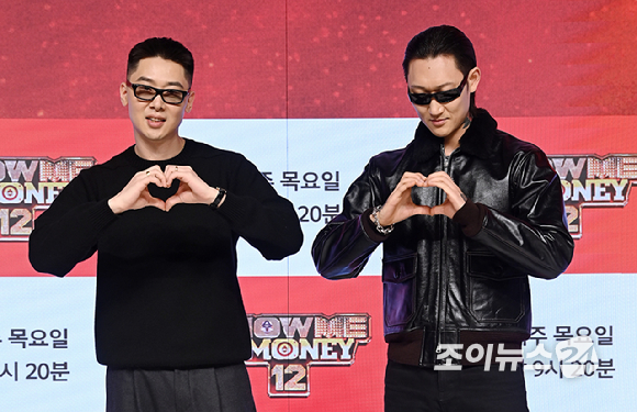 가수 허키 시바세키, 제이통이 15일 서울 강남구 엘리에나 호텔에서 열린 Mnet '쇼미더머니12' 제작발표회에서 포즈를 취하고 있다. [사진=곽영래 기자]