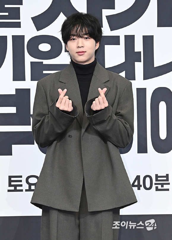 배우 차강윤이 22일 오후 서울 구로구 신도림 더 링크 호텔에서 열린 JTBC 토일드라마 '서울 자가에 대기업 다니는 김 부장 이야기' 제작발표회에서 포토타임을 갖고 있다. [사진=곽영래 기자]