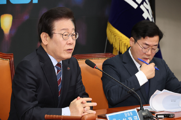 더불어민주당 이재명 대표가 13일 오전 서울 여의도 국회에서 열린 최고위원회의에 참석해 발언하고 있다. 2025.1.13 [사진=연합뉴스]