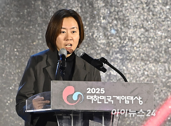 최성희 문화체육관광부 콘텐츠정책국장이 12일 오후 부산 해운대구 벡스코에서 열린 '2025 대한민국 게임대상'에서 최휘영 문화체육관광부 장관의 축사를 대독하고 있다. [사진=곽영래 기자]