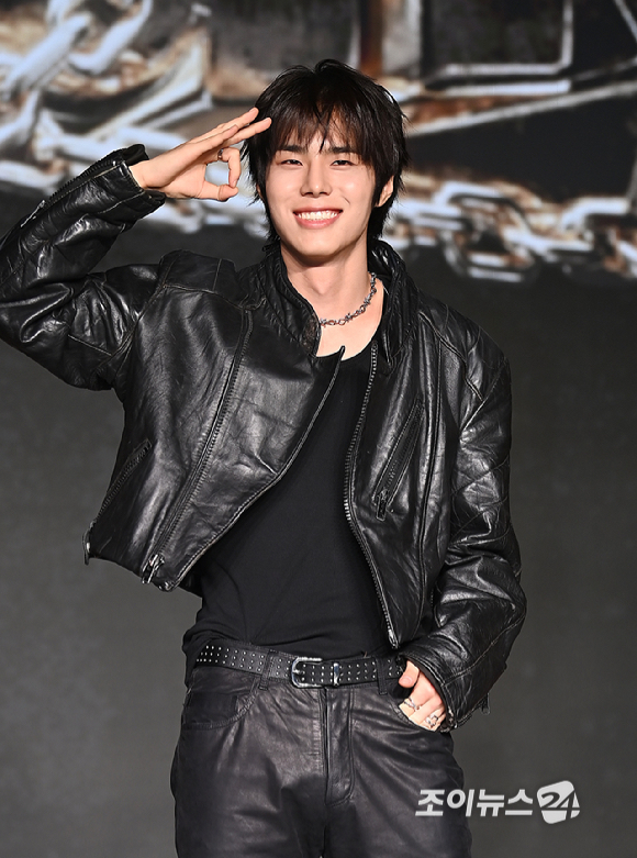 그룹 82메이저(82MAJOR) 황성빈이 30일 오후 서울 강남구 일지아트홀에서 열린 미니 4집 '트로피' 컴백 쇼케이스에서 포토타임을 갖고 있다. [사진=곽영래 기자]