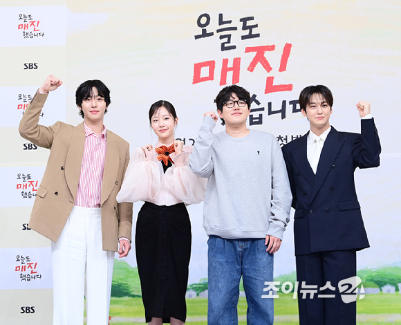 배우 채원빈-안효섭-김범이 15일 오후 서울 목동 SBS에서 열린 SBS 새 수목드라마 '오늘도 매진했습니다' 제작발표회에 참석하고 있다. [사진=정소희 기자]