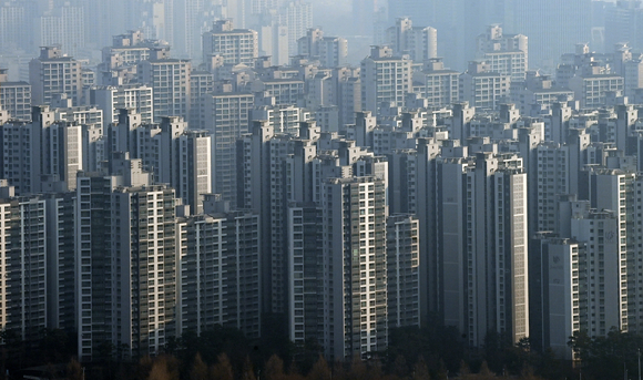 서울 강남구 삼성동 파르나스 타워에서 바라본 잠실 아파트 전경. [사진=김성진 기자]