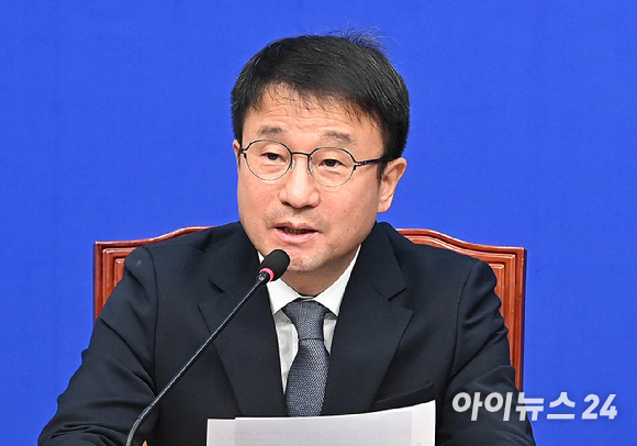 한병도 더불어민주당 원내대표가 17일 서울 여의도 국회에서 열린 검찰개혁 관련 당 대표 긴급 기자회견에서 발언하고 있다. [사진=곽영래 기자]