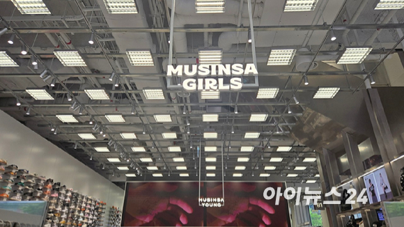 스포츠 브랜드 다이나핏은 사상 첫 여성 모델로 ITZY(있지) 유나를 발탁하고, 여성 전용 제품을 선보이는 등 전략적 변화를 꾀하고 있다. [사진=다이나핏]