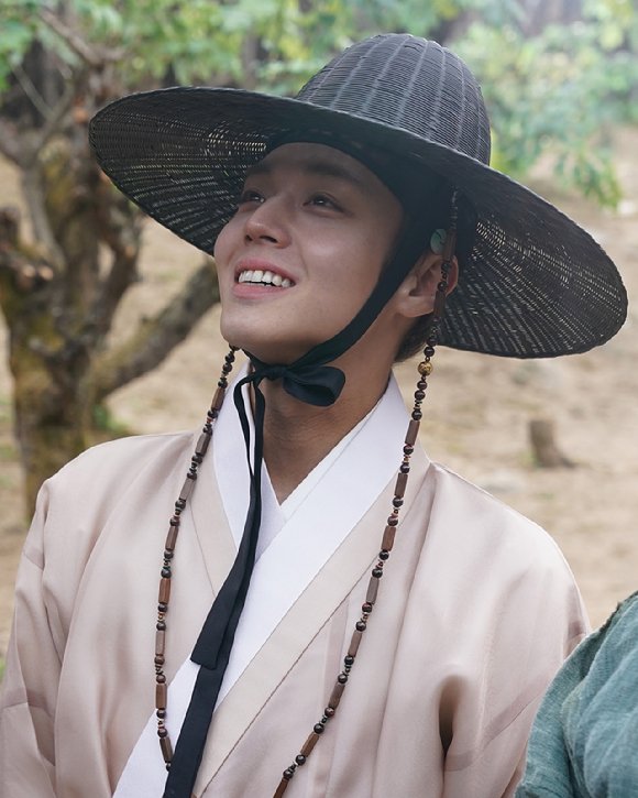 배우 박지훈이 영화 '왕과 사는 남자'에서 열연하고 있다. [사진=(주)쇼박스]