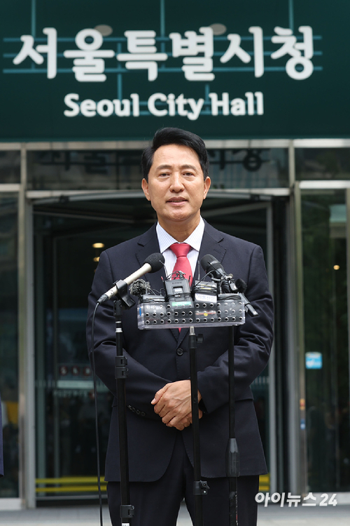 오세훈 서울시장이 제9회 전국동시지방선거일 다음날인 4일 서울시청에서 소감을 밝히고 있다. [사진=곽영래 기자]
