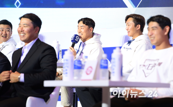 30일 오후 서울 한남동 그랜드하얏트서울 그랜드볼룸에서 열린 2023 KBO 미디어데이에 NC 손아섭, 구창모가 참석하고 있다. [사진=정소희 기자]