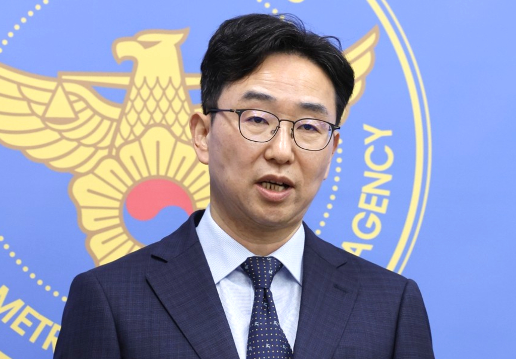지난 7월 15일 오전 광주경찰청 기자실에서 경찰청 국가수사본부 특별수사단 오동욱 단장이 장윤기 사건을 둘러싸고 제기된 증거인멸&middot;유착 등 의혹에 대한 중간 수사 결과를 발표하고 있다. 2026.7.15 [사진=연합뉴스]