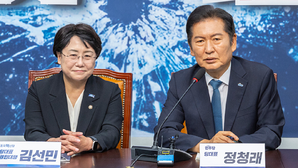 '자녀 입시 비리'와 '청와대 감찰 무마' 등 혐의로 대법원에서 징역 2년이 확정돼 의원직을 상실한 조국 조국혁신당 대표가 지난해 12월 12일 서울 여의도 국회에서 기자회견을 갖고 있다. [사진=정소희 기자]