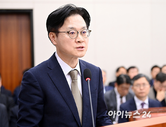 김정관 산업통상부 장관이 11일 서울 여의도 국회에서 열린 산업통상자원중소벤처기업위원회 전체회의에서 예산안 관련 제안설명을 하고 있다. [사진=곽영래 기자]