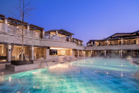 파라다이스시티의 사계절 온수풀. [사진=파라다이스시티]