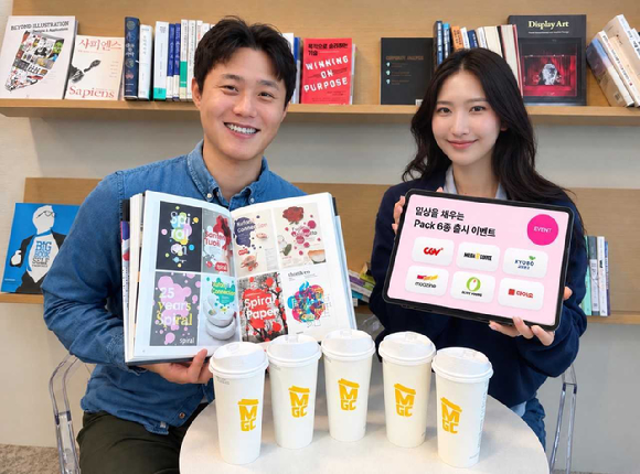 LG유플러스 직원이 유독 Pack을 소개하고 있는 모습. [사진=LGU+]