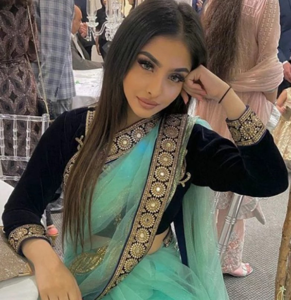 영국 유명 틱톡 인플루언서 마헥 부카리가 어머니와 불륜 관계에 있던 남성을 살해한 혐의로 조사받고 있다. [사진=마헥 부카리 인스타그램]