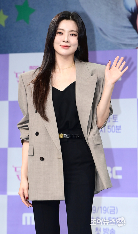 배우 이선빈이 16일 오전 서울 상암동 MBC 사옥에서 진행된 MBC 새 금토드라마 '달까지 가자' 제작발표회에 참석하고 있다. [사진=정소희 기자]