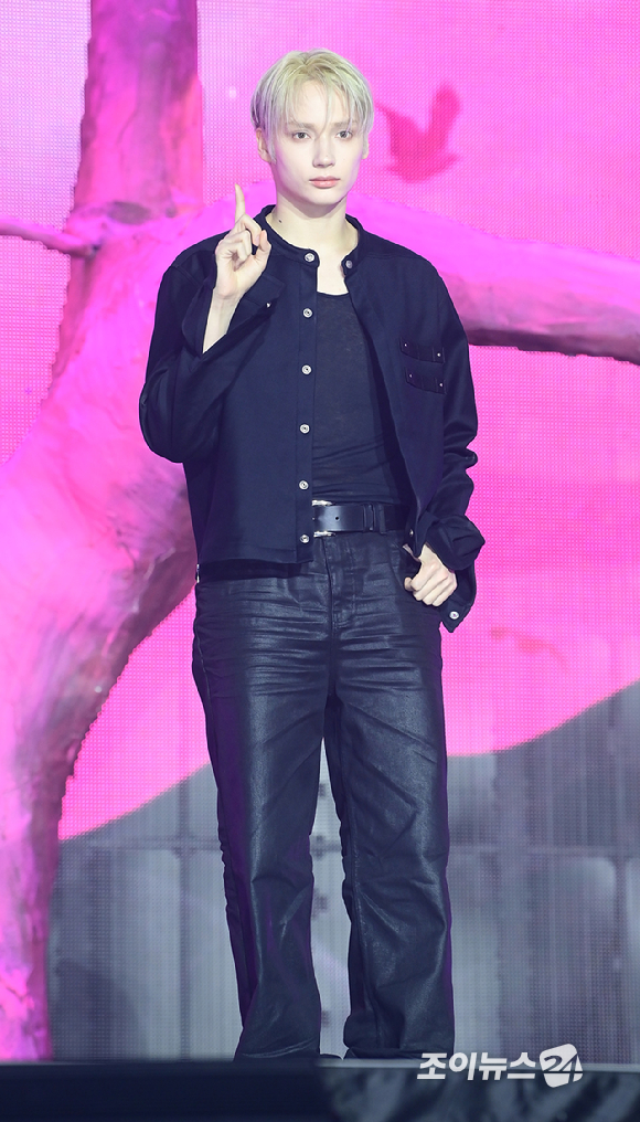 그룹 투모로우바이투게더 휴닝카이가 13일 오후 서울시 성북구 안암동 고려대학교 화정체육관에서 열린 투모로우바이투게더(TOMORROW X TOGETHER, TXT) 미니 8집 '7TH YEAR: 가시덤불에 잠시 바람이 멈췄을 때' 발매 기념 쇼케이스에 참석하고 있다. [사진=정소희 기자]