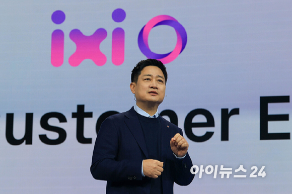 홍범식 LG유플러스 대표가 2일(현지시간) 스페인 바르셀로나 피라 그란 비아 전시장에서 열린 '모바일 월드 콩그레스(MWC)2026'에서 기조연설 하고 있다. 2026.03.02 [사진=바르셀로나=사진공동취재단]