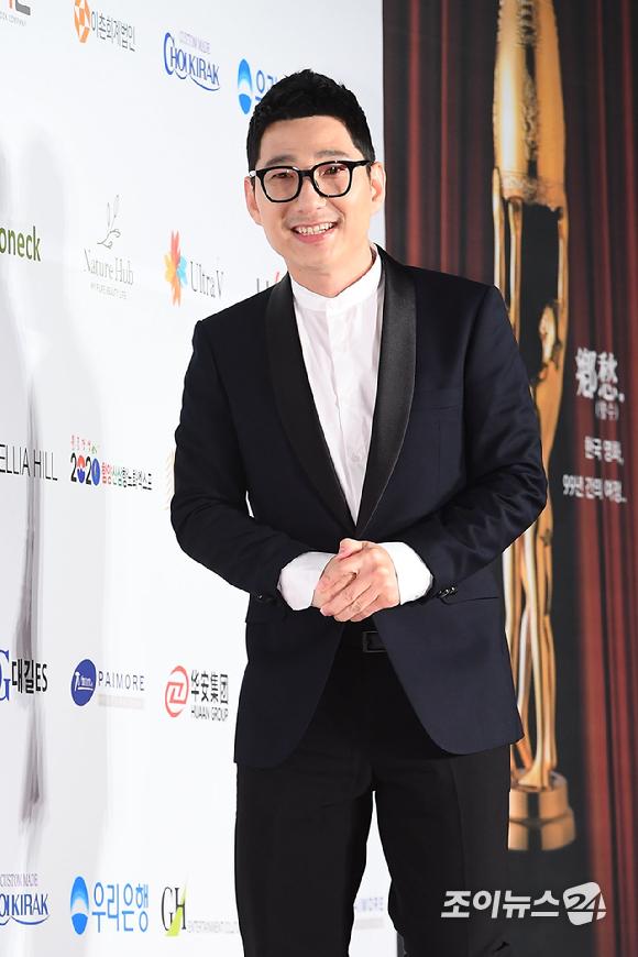 배우 정운택이  22일 오후 서울 세종로 세종문화회관에서 열린 '제55회 대종상 영화제'에 참석해 포즈를 취하고 있다.