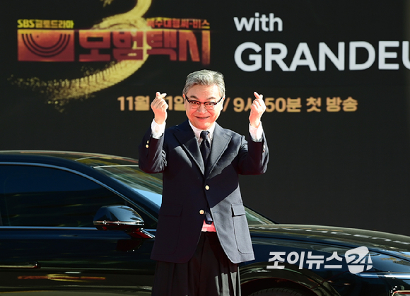 배우 김의성이 18일 오후 서울 양천구 목동 SBS 정문에서 열린 SBS 새 금토드라마 '모범택시3' 레드카펫 포토행사에 참석하고 있다. [사진=정소희 기자]