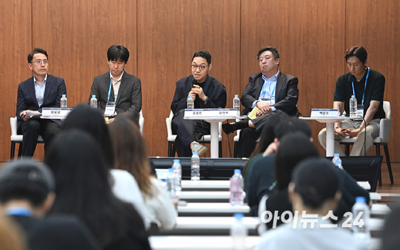 '제6회 아이뉴스24 금융정책포럼'이 '디지털자산기본법 이후, 한국 가상자산 시장의 새로운 질서'를 주제로 18일 서울 중구 은행회관 국제회의실에서 열렸다. 김호진 해시드오픈파이낸스 대표가 패널토론에 참석해 발언하고 있다. [사진=곽영래 기자]