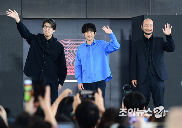배우 니노미야 카즈나리가 19일 오후 부산광역시 해운대구 우동 영화의 전당에서 열린 제30회 부산국제영화제(BIFF) '8번 출구' 야외무대인사 행사에 참석하고 있다. [사진=정소희 기자]