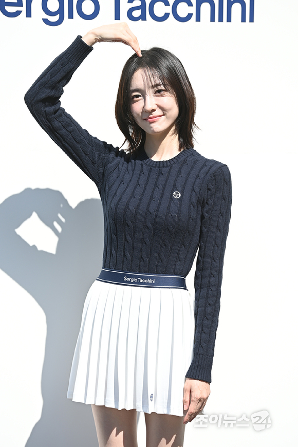 배우 박지현이 26일 오후 서울 용산구 한남동 플래그십 스토어에서 열린 클래식 라이프스타일 브랜드 세르지오 타키니 한남 플래그십 스토어 오픈 기념 포토콜 행사에 참석해 포즈를 취하고 있다. [사진=문수지 기자]