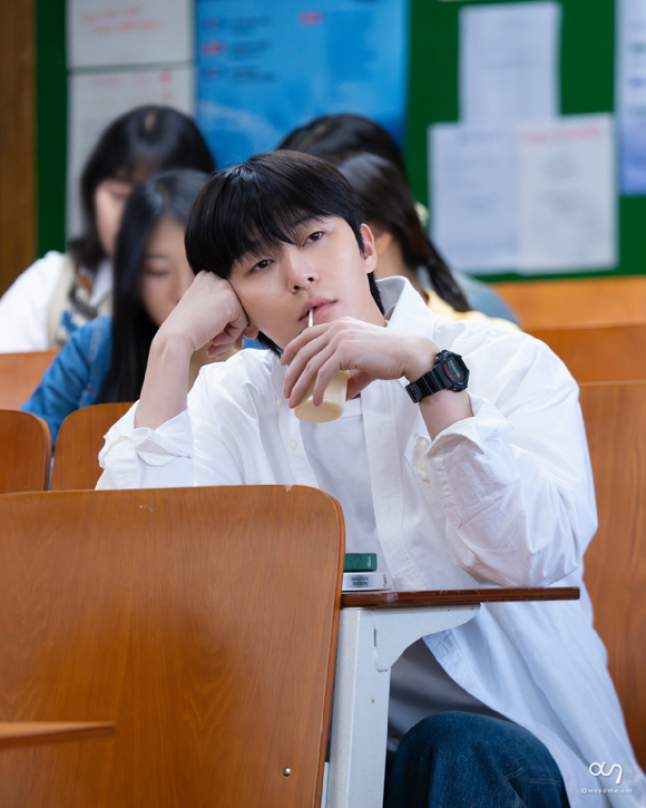 &apos;경도를 기다리며&apos; 박서준, 첫사랑 소환 현실 남친미