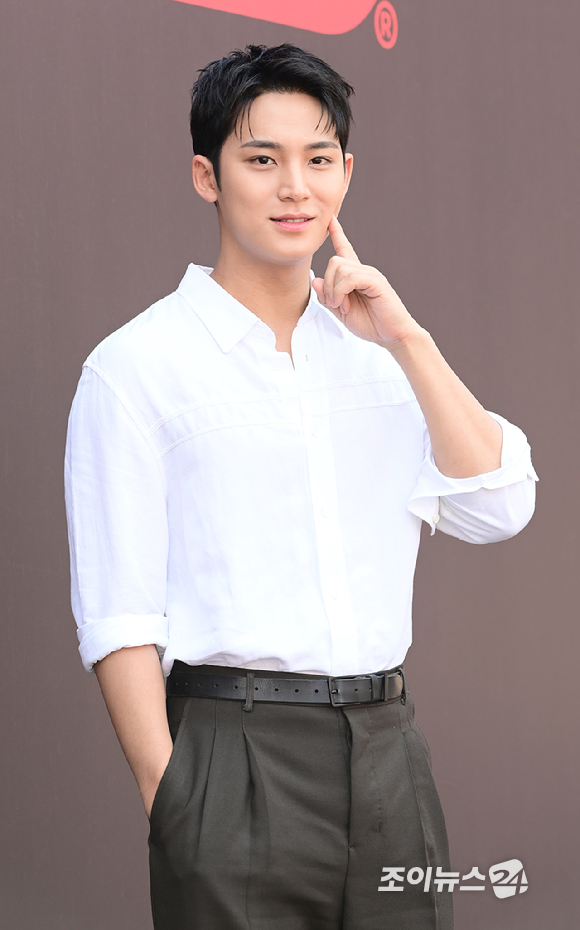 세븐틴(SEVENTEEN) 민규가 2일 오전 서울 성동구 성수동 엠엠성수에서 열린 스니커즈 에너지 스테이션 팝업 포토세션에 참석하고 있다. [사진=정소희 기자]