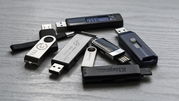 다양한 USB 메모리 제품 모습. [사진=픽사베이]