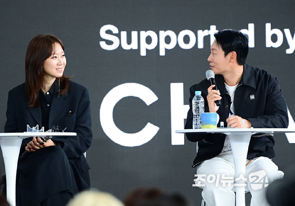 하정우 감독-배우 공효진-김동욱이 19일 오전 부산광역시 해운대구 우동 영화의 전당에서 열린 제30회 부산국제영화제(BIFF) '윗집 사람들' 오픈토크 행사에 참석하고 있다. [사진=정소희 기자]