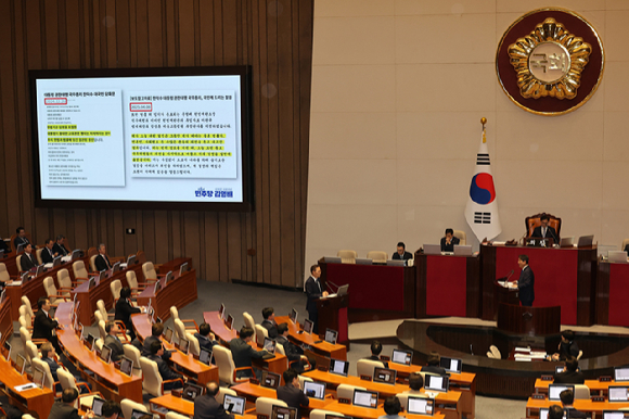 안철수 국민의힘 의원이 지난 4월 28일 대전시의회 기자실을 방문하고 있다. [사진=연합뉴스]