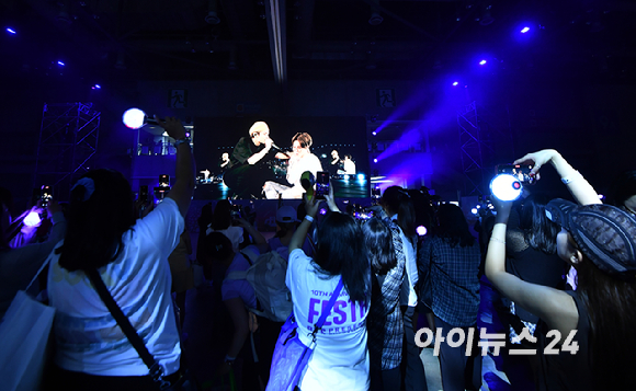 방탄소년단(BTS)과 아미(ARMY, 팬덤명)의 특별한 축제 'BTS FESTA'가 13일 경기도 고양시 킨텍스에서 진행되고 있다. [사진=문수지 기자]