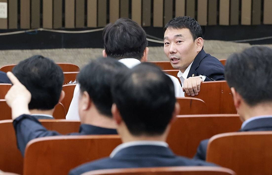 31일 국회에서 열린 7월 임시국회 제3차 본회의에서 전날 상정된 '보완수사권 폐지'를 골자로 하는 형사소송법 개정안이 국민의힘 의원들의 불참 속에 통과되고 있다. 2026.7.31 [사진=연합뉴스]