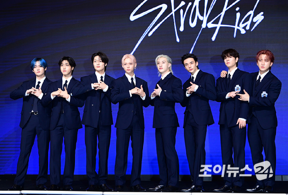 그룹 스트레이키즈가&nbsp;22일 오전 서울 영등포구 여의도 콘래드호텔에서 열린&nbsp;스트레이키즈(Stray Kids) 정규 4집 '카르마' 발매 기념 기자간담회에서 포즈를 취하고 있다. [사진=정소희 기자]