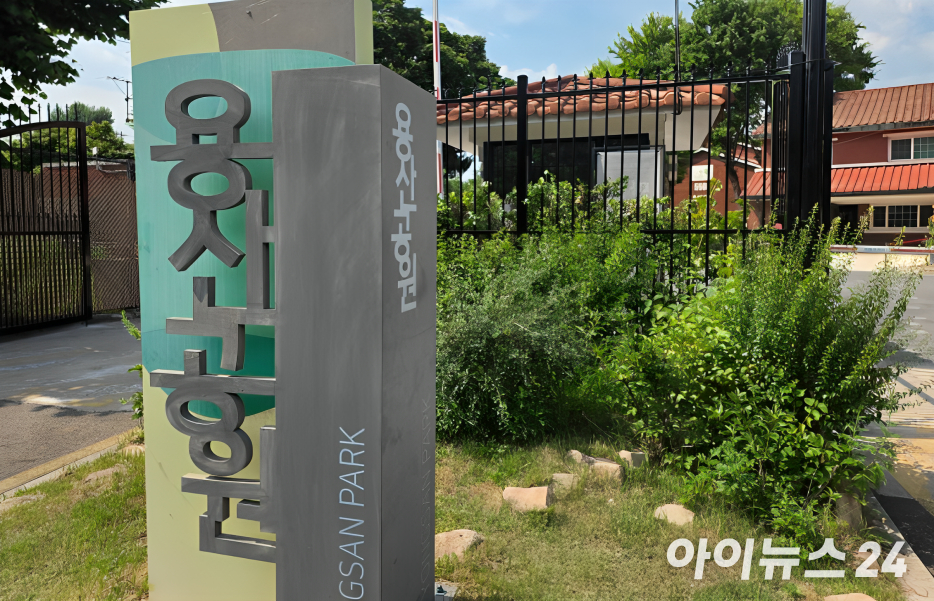 21일 서울 용산구 용산공원 앞. [사진=김민지 기자]