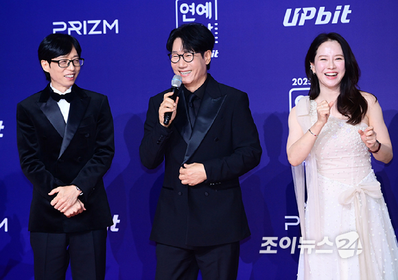 '런닝맨' 유재석-지석진-송지효가 30일 오후 서울 마포구 상암동 SBS 프리즘타워에서 열린&nbsp;2025 SBS 연예대상&nbsp;레드카펫 행사에 참석하고 있다. [사진=정소희 기자]