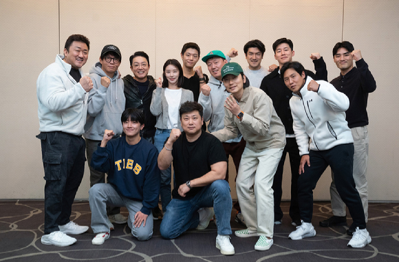 배우 이승기가 5일 오후 온라인으로 진행된 KBS 2TV 월화드라마 '법대로 사랑하라' 제작발표회에 참석해 포즈를 취하고 있다. [사진=KBS]