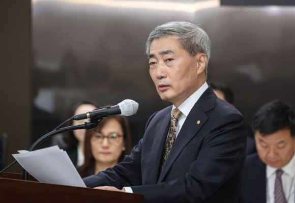 신현송 한국은행 총재가 12일 서울 중구 한국은행에서 열린 국정감사에서 업무보고를 하고 있다. [사진=연합뉴스]