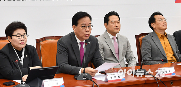 송언석 국민의힘 원내대표가 5일 서울 여의도 국회에서 열린 '혼용무도' 이재명정권 6개월 국정평가 회의에서 발언하고 있다. [사진=곽영래 기자]