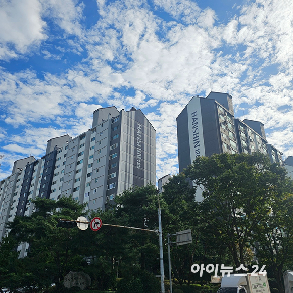 경기 성남시 서현동의 시범한신아파트 전경. 2025.10.24. [사진=이효정 기자 ]