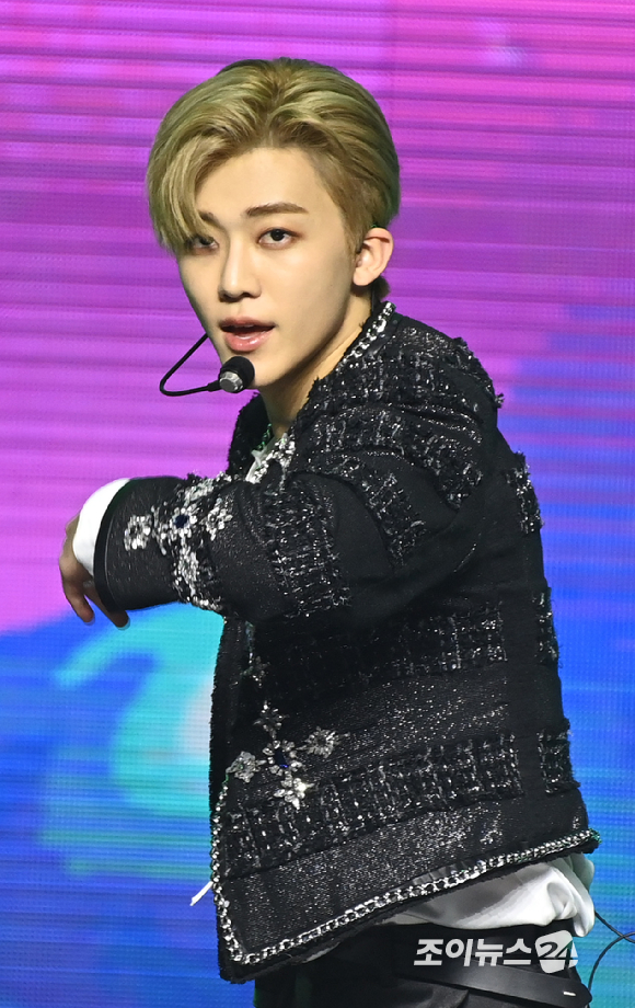 그룹 NCT 드림 재민이 27일 오후 서울 송파구 잠실실내체육관에서 열린 '제11회 가온차트 뮤직 어워즈'에서 멋진 무대를 선보이고 있다. [사진=정소희 기자]