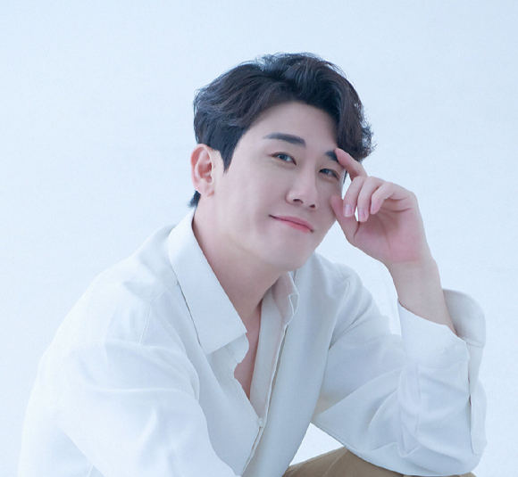 영탁이 유니세프와 JTBC에서 진행하는 기부 프로젝트에 참여한다. 영탁 새 프로필 사진 [사진=밀라그로]