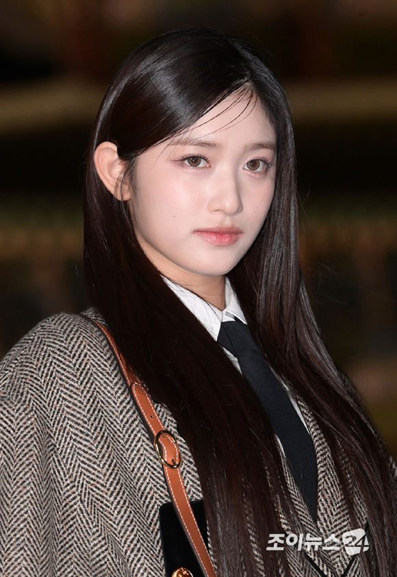 그룹 투어스 경민이 13일 오후 서울 광진구 예스24라이브홀에서 열린 투어스(TWS) 네 번째 미니앨범 'play hard' 발매 쇼케이스에 참석하고 있다. [사진=정소희 기자]