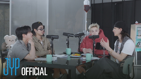 스트레이 키즈 'THIS & THAT' 인트로 영상 섬네일 이미지 [사진=JYP엔터테인먼트]
