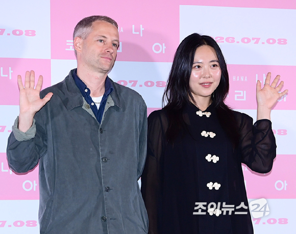 프레드릭 쇨베르 감독과 최성재(샤론 최) 각본가가 26일 오후 서울 CGV용산아이파크몰에서 열린 영화 '하나 코리아'(감독 프레드릭 쇨베르) 언론시사회에 참석하고 있다. [사진=정소희 기자]