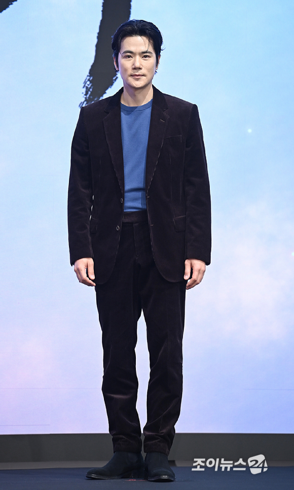 배우 김강우가 18일 오후 서울 구로구 디큐브시티 더 세인트에서 진행된 KBS 2TV 대하드라마 '문무' 제작보고회에서 포토타임을 갖고 있다. [사진=곽영래 기자]