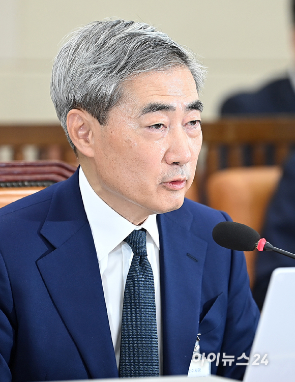 신현송 한국은행 총재 후보자가 15일 서울 여의도 국회 재정경제기획위원회에서 열린 인사청문회에서 질의에 답변하고 있다. [사진=곽영래 기자]