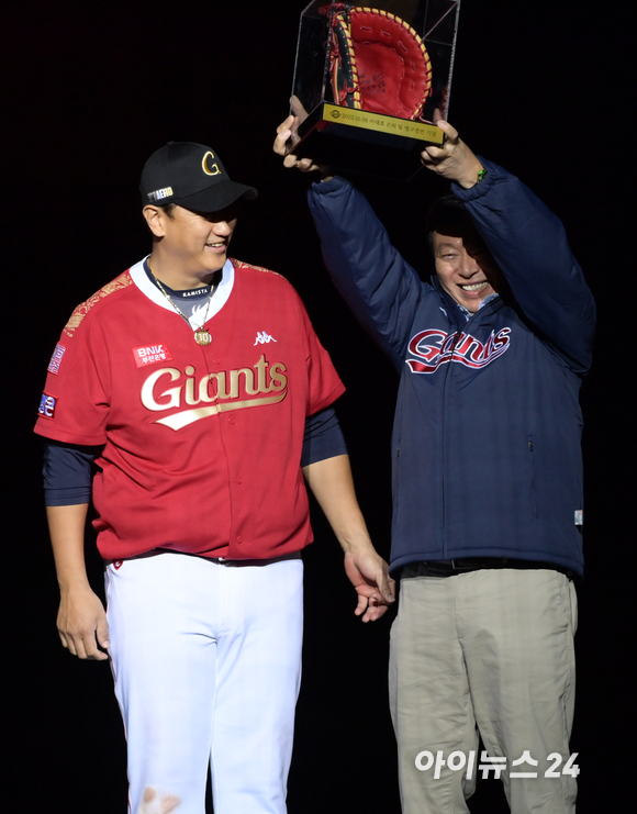 '조선의 4번 타자' 롯데 이대호의 은퇴식이 8일 부산 동래구 사직야구장에서 열린 가운데 이대호의 다양한 모습. [사진=정소희 기자]