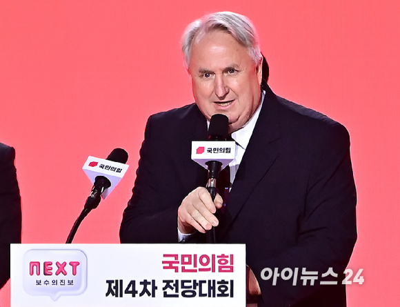 인요한 국민의힘 신임 최고위원이 23일 오후 경기 고양시 킨텍스에서 열린 국민의힘 제4차 전당대회에서 수락연설을 하고 있다. [사진=곽영래 기자]